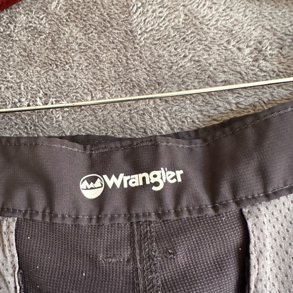 Wrangler Black Cargo Shorts Athletic Style - Picture 15 of 16